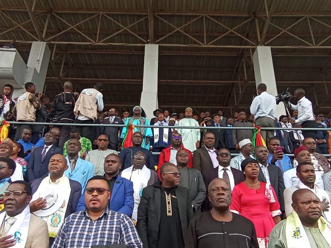 SUCCES DE LA PROJECTION DU FILM SUR LE CHEF DE L’ÉTAT AU STADE TOKET DE BAFOUSSAM