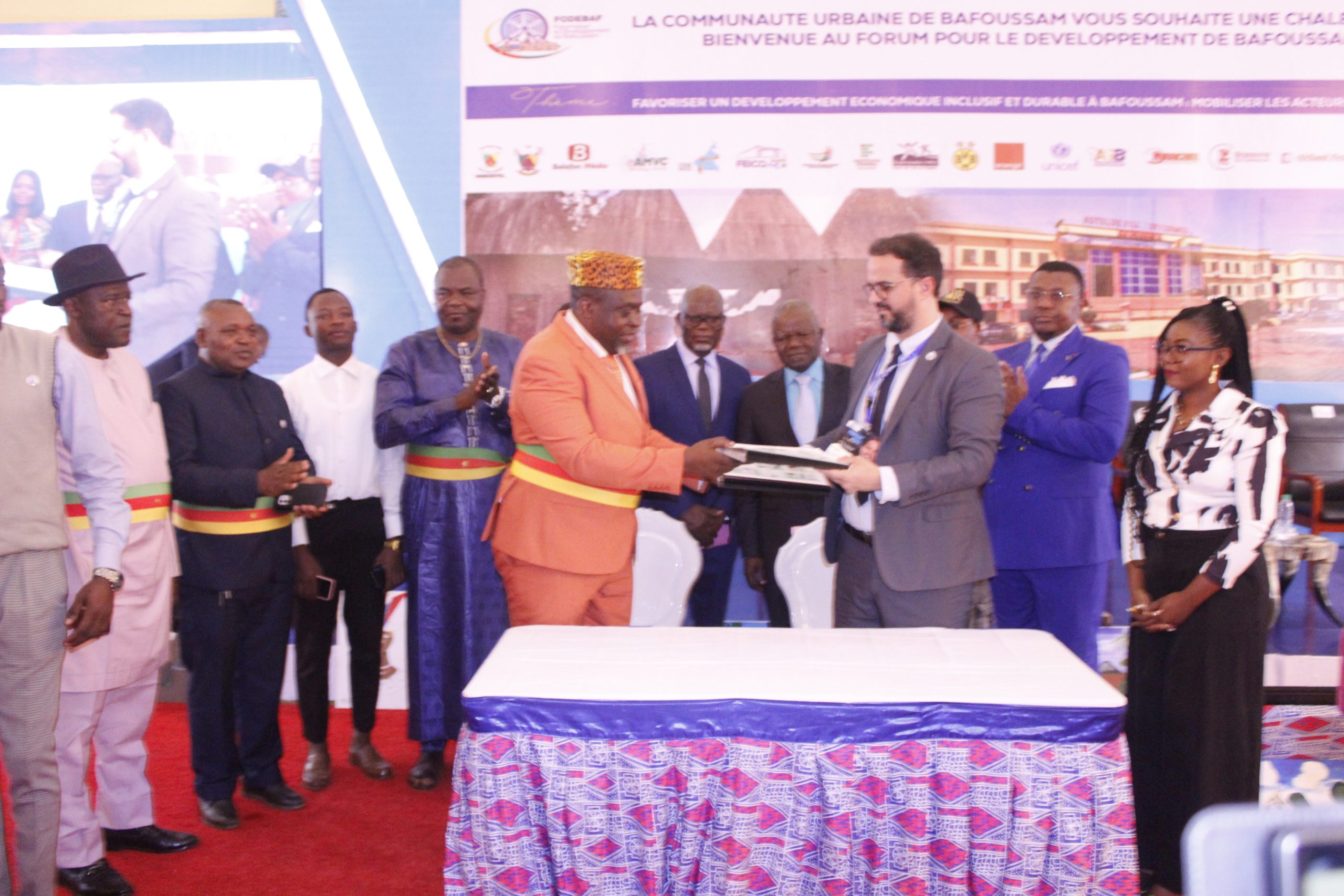 Des élèves de Bafoussam s’envolent pour le Brésil grâce au programme de bourses d’études