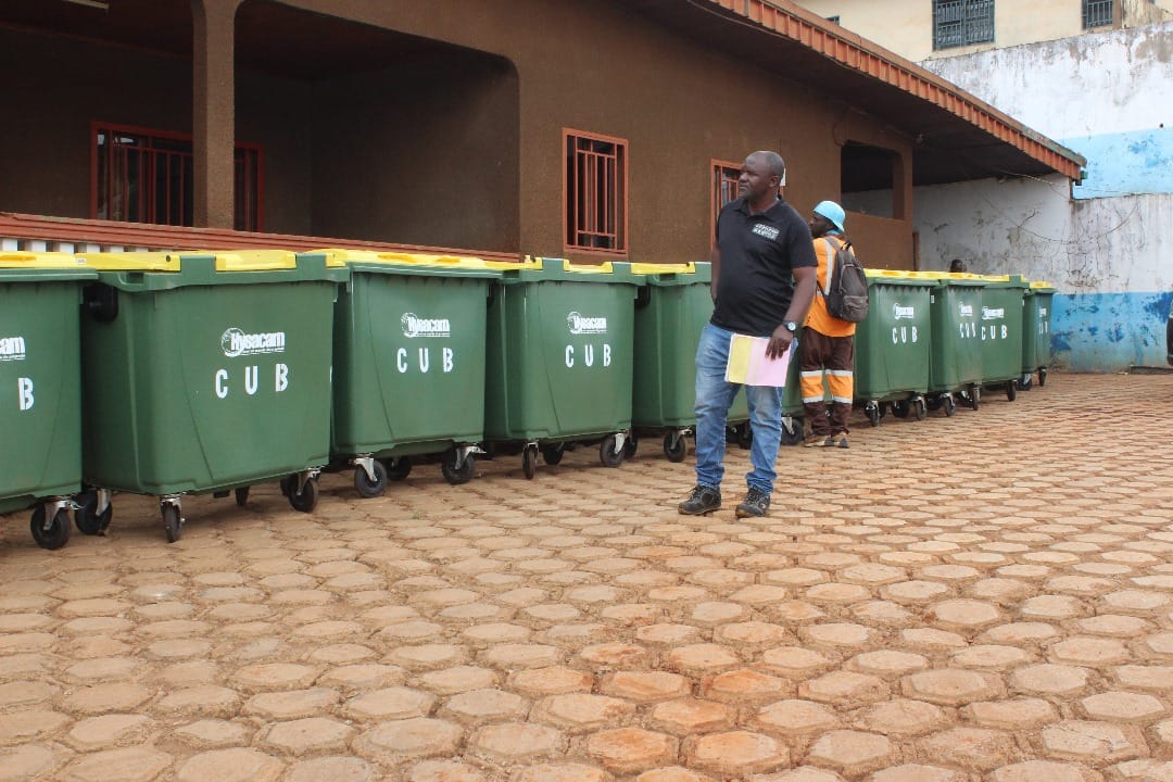 Bafoussam renforce son dispositif de propreté avec 20 nouveaux bacs à ordures