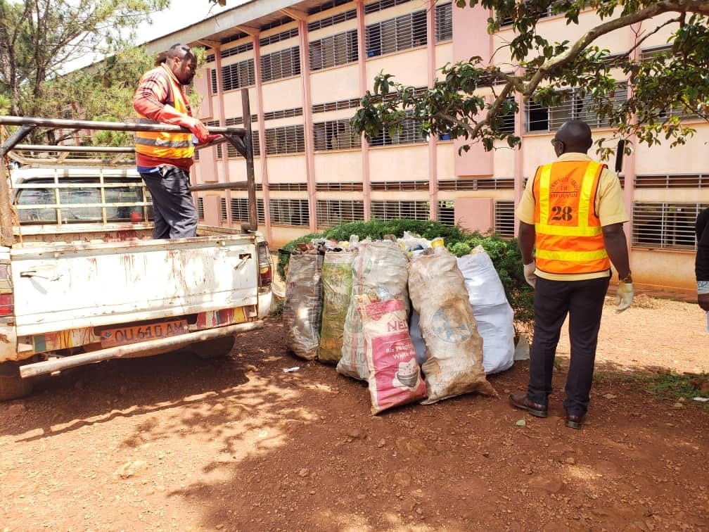 Poursuite de la campagne de collecte pour le développement durable à Bafoussam