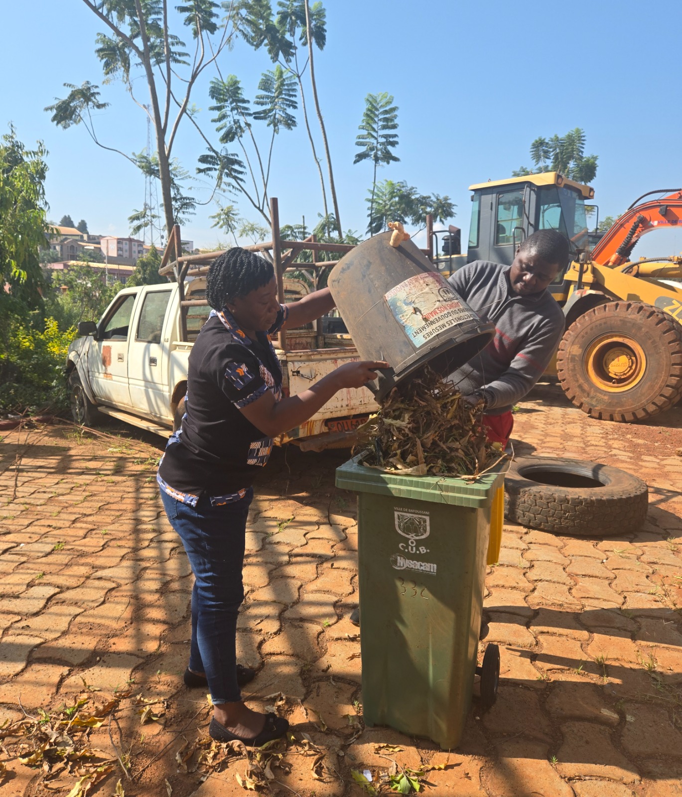 LA COMMUNAUTE URBAINE DE BAFOUSSAM RENFORCE SA TRADITION DU “JEUDI PROPRE” AVEC L’UTILISATION DE NOUVEAUX BACS A ORDURES