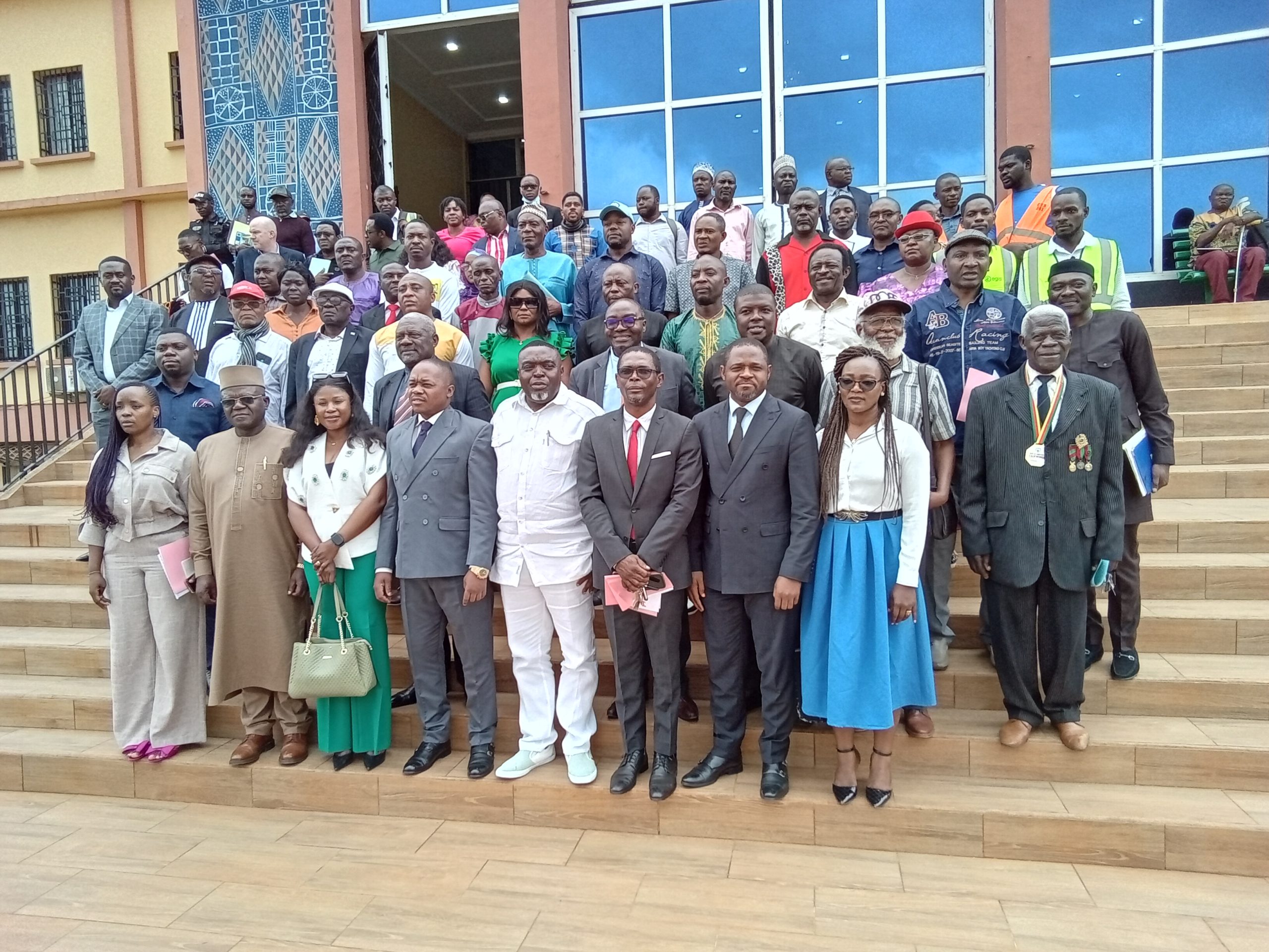 Lancement officiel des prestations des programmes C2D CR1–Phase 2 et SPORCAP à la Communauté Urbaine de Bafoussam.