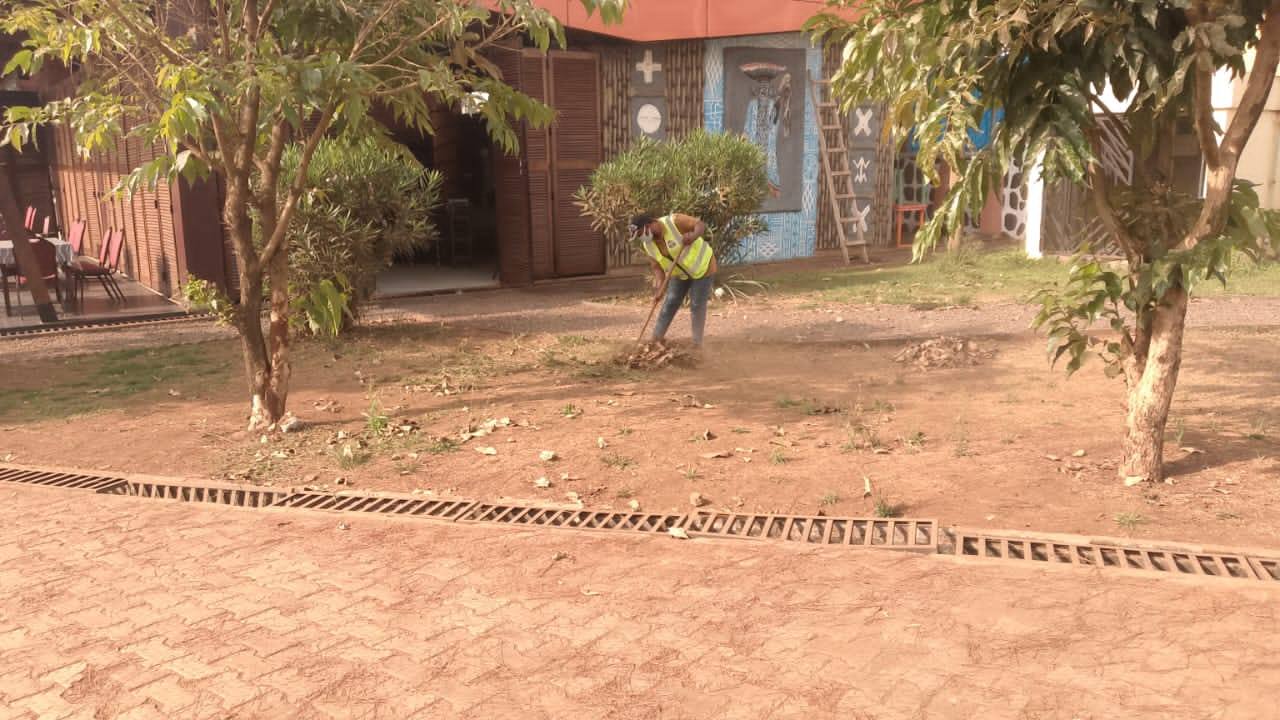 Entretien du parc de loisirs : la Communauté Urbaine de Bafoussam renforce son action pour un cadre de vie propre et préservé
