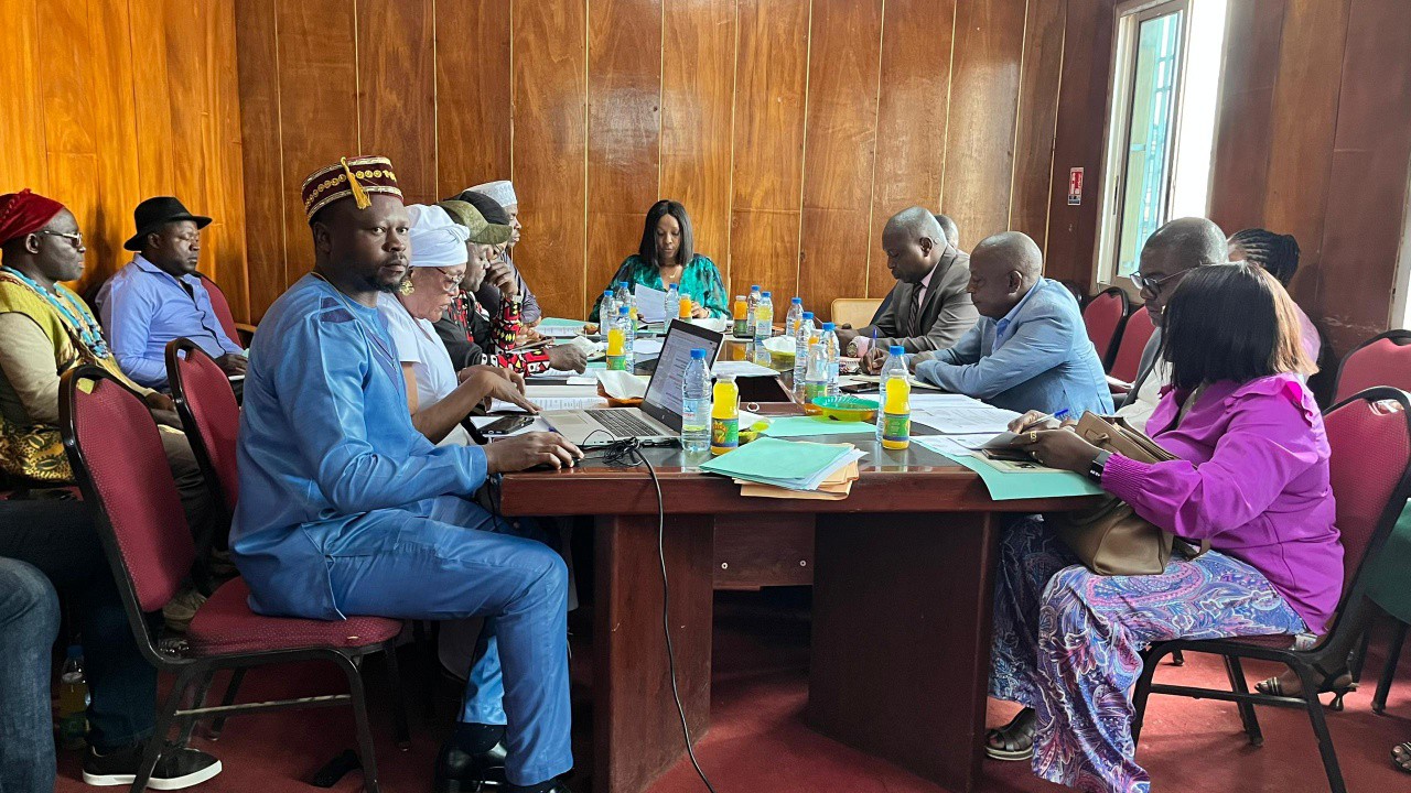 Évaluation des prestations d’HYSACAM : la Communauté Urbaine de Bafoussam assure le suivi du marché pour le deuxième trimestre 2025