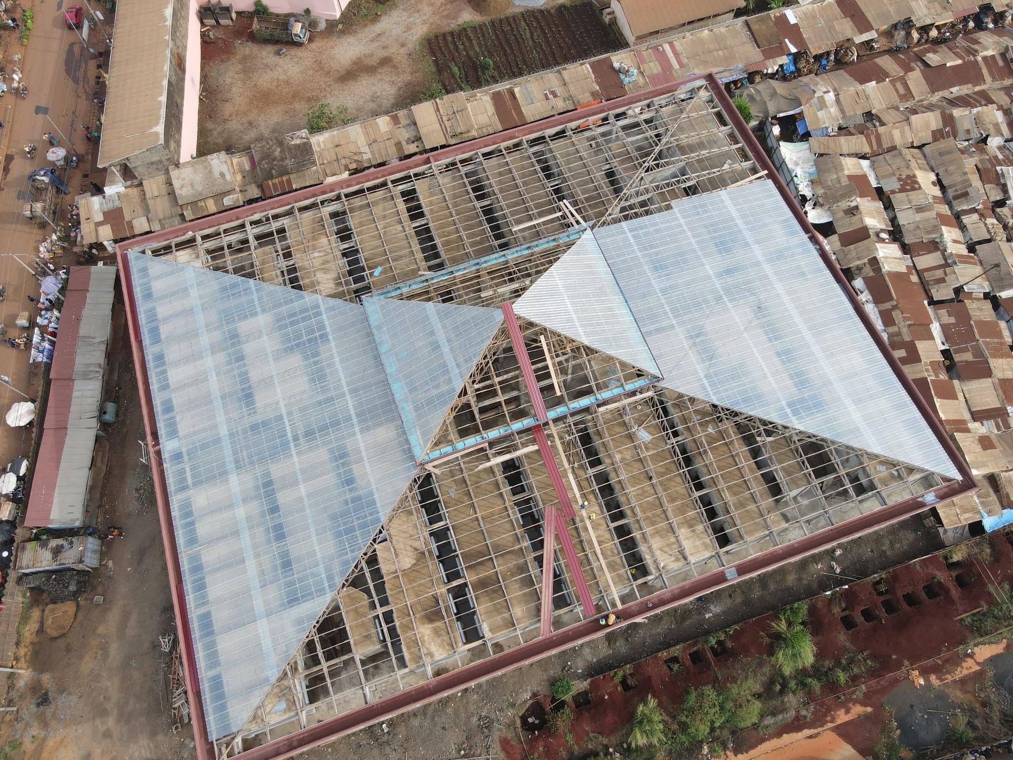 MARCHE B DE BAFOUSSAM : UN CHANTIER STRUCTURANT QUI PREFIGURE UN POLE COMMERCIAL MODERNE