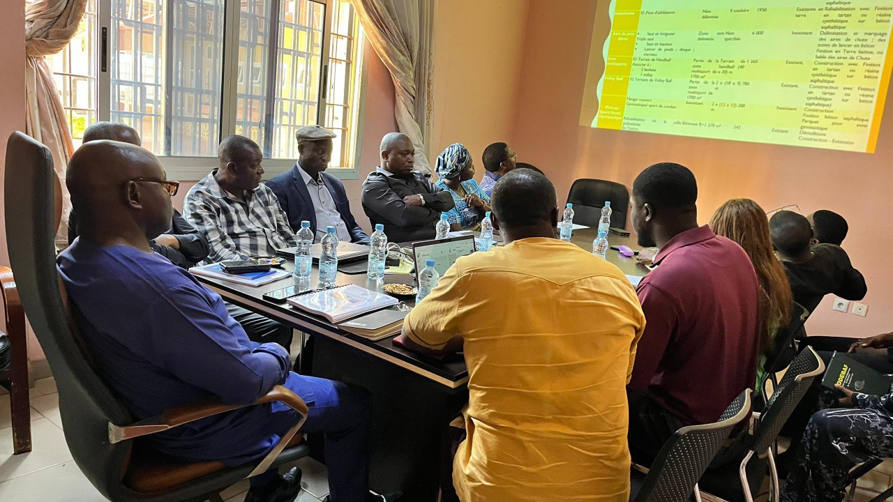 SPORCAP (C2D) : LA PROGRAMMATION DES INFRASTRUCTURES SPORTIVES DE PROXIMITE SE POURSUIT A LA COMMUNAUTE URBAINE DE BAFOUSSAM